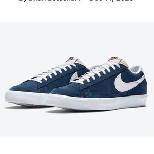 Nike Blazer ‘77 low Navy and White Suede Sneakers-Size 4.5